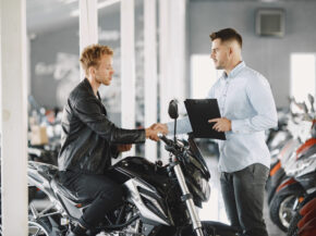 Manage your motorcycle dealership with BikeSoft: sales, repairs, inventory, and customer satisfaction. Boost your business!